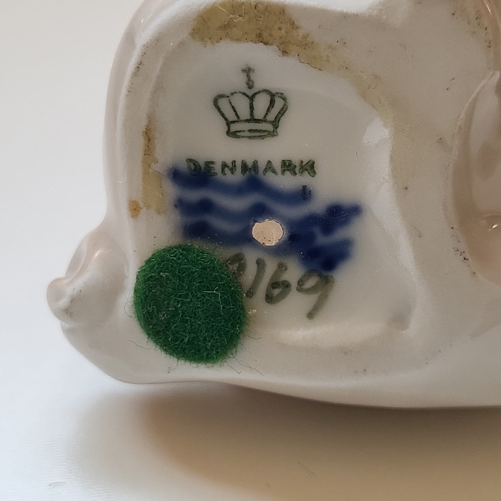 Vintage Royal Copenhagen Denmark #3169 Pug Dog Figurine - Picture 5 of 6